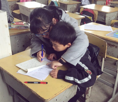 数学学院彩虹志愿者服务队 因爱携手，相拥美好